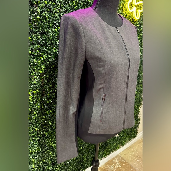 Calvain Klein Gray & Black Blazer. Size 6 - Picture 3 of 6